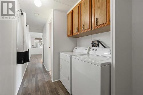 1940 London Line Unit# 129, Sarnia, ON - Indoor Photo Showing Laundry Room