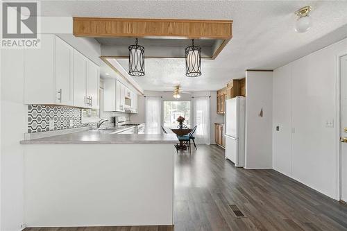 1940 London Line Unit# 129, Sarnia, ON - Indoor Photo Showing Kitchen With Double Sink