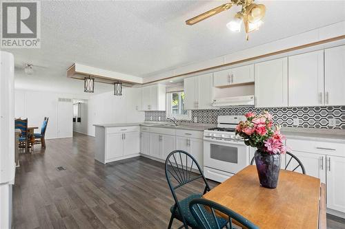 1940 London Line Unit# 129, Sarnia, ON - Indoor Photo Showing Kitchen With Double Sink