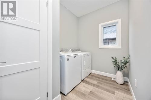 653 Ketter Way, Plympton-Wyoming, ON - Indoor Photo Showing Laundry Room