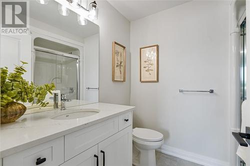 483 Huron Street, Plympton-Wyoming, ON - Indoor Photo Showing Bathroom