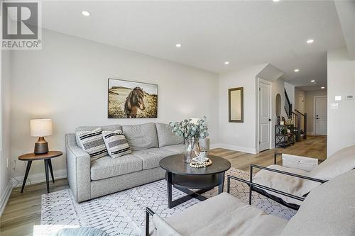 483 Huron Street, Plympton-Wyoming, ON - Indoor Photo Showing Living Room