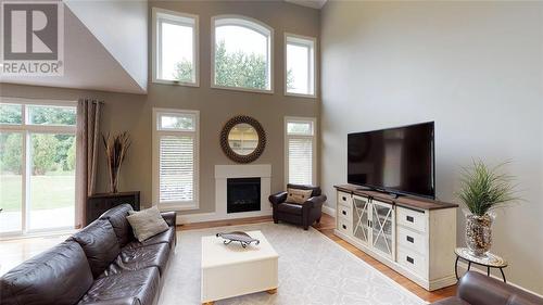 481 Huron Street, Plympton-Wyoming, ON - Indoor Photo Showing Living Room With Fireplace