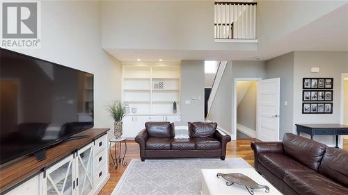 481 Huron Street, Plympton-Wyoming, ON - Indoor Photo Showing Living Room