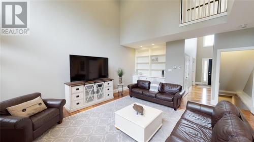 481 Huron Street, Plympton-Wyoming, ON - Indoor Photo Showing Living Room