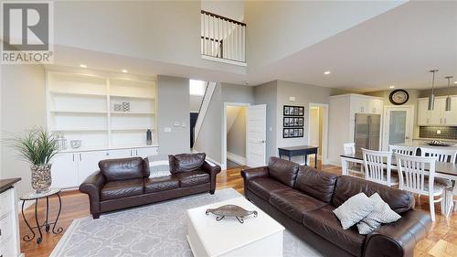 481 Huron Street, Plympton-Wyoming, ON - Indoor Photo Showing Living Room