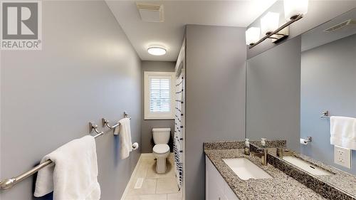 481 Huron Street, Plympton-Wyoming, ON - Indoor Photo Showing Bathroom