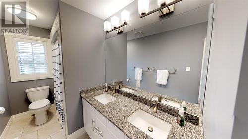 481 Huron Street, Plympton-Wyoming, ON - Indoor Photo Showing Bathroom