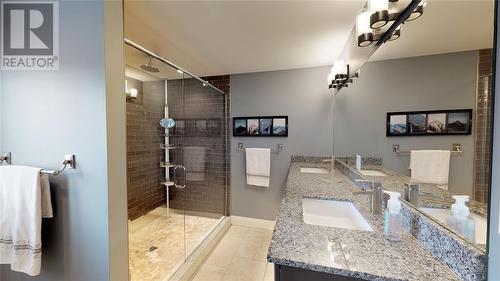 481 Huron Street, Plympton-Wyoming, ON - Indoor Photo Showing Bathroom