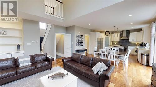 481 Huron Street, Plympton-Wyoming, ON - Indoor Photo Showing Living Room