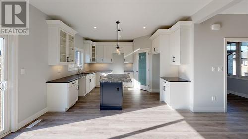 646 Ketter Way, Plympton-Wyoming, ON - Indoor Photo Showing Kitchen