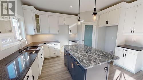 646 Ketter Way, Plympton-Wyoming, ON - Indoor Photo Showing Kitchen With Double Sink With Upgraded Kitchen