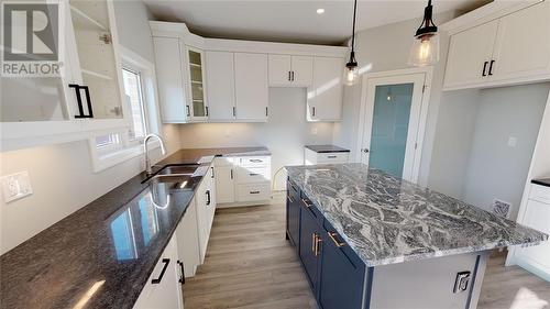 646 Ketter Way, Plympton-Wyoming, ON - Indoor Photo Showing Kitchen