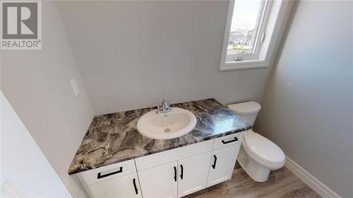 646 Ketter Way, Plympton-Wyoming, ON - Indoor Photo Showing Bathroom