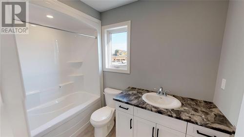 646 Ketter Way, Plympton-Wyoming, ON - Indoor Photo Showing Bathroom