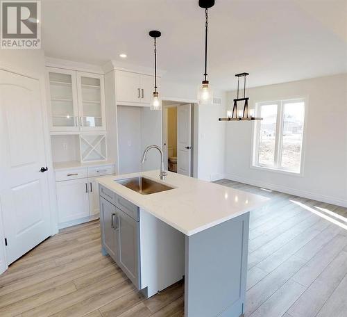 666 Ketter Way, Plympton-Wyoming, ON - Indoor Photo Showing Kitchen With Upgraded Kitchen