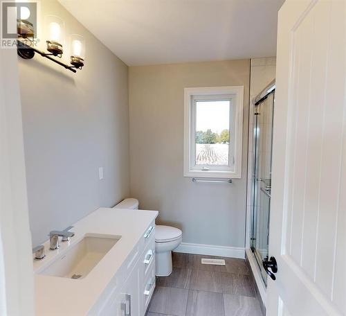 666 Ketter Way, Plympton-Wyoming, ON - Indoor Photo Showing Bathroom