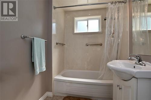 2975 Old Lakeshore Road, Sarnia, ON - Indoor Photo Showing Bathroom