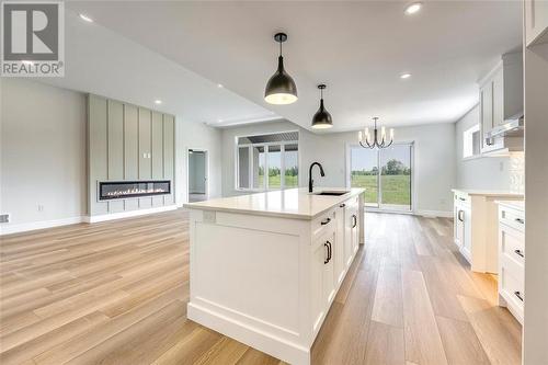 3595 Paul Crescent, Plympton-Wyoming, ON - Indoor Photo Showing Kitchen With Upgraded Kitchen