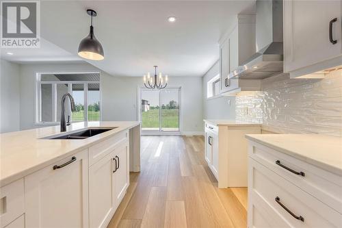 3595 Paul Crescent, Plympton-Wyoming, ON - Indoor Photo Showing Kitchen With Double Sink With Upgraded Kitchen