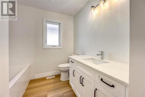 3595 Paul Crescent, Plympton-Wyoming, ON - Indoor Photo Showing Bathroom