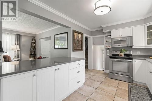 895 Kemsley Drive, Sarnia, ON - Indoor Photo Showing Kitchen