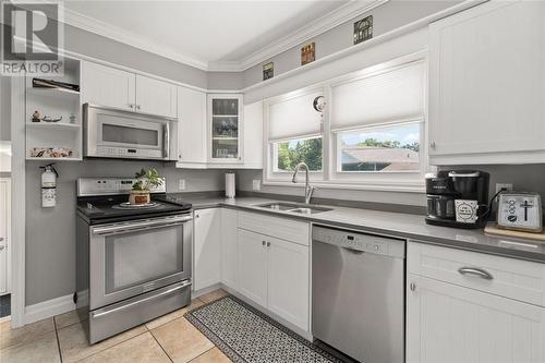 895 Kemsley Drive, Sarnia, ON - Indoor Photo Showing Kitchen With Double Sink