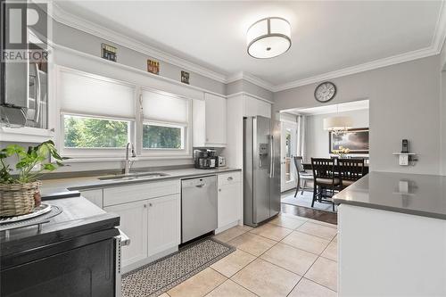 895 Kemsley Drive, Sarnia, ON - Indoor Photo Showing Kitchen