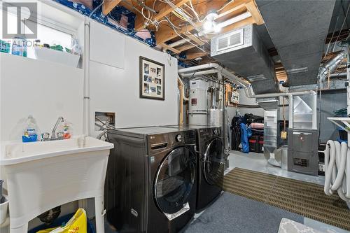 895 Kemsley Drive, Sarnia, ON - Indoor Photo Showing Laundry Room