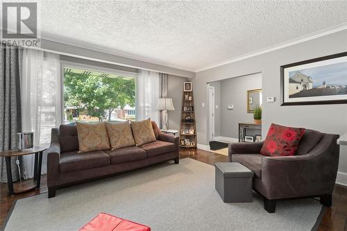 895 Kemsley Drive, Sarnia, ON - Indoor Photo Showing Living Room