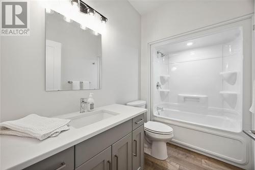 237 Nicholas Street, Sarnia, ON - Indoor Photo Showing Bathroom