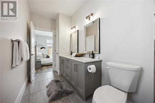 237 Nicholas Street, Sarnia, ON - Indoor Photo Showing Bathroom