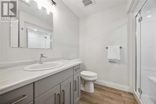 237 Nicholas Street, Sarnia, ON - Indoor Photo Showing Bathroom