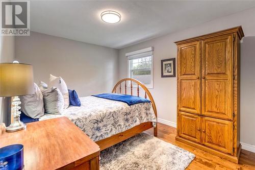 7392 Ivy Lane, Plympton-Wyoming, ON - Indoor Photo Showing Bedroom