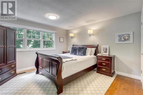 7392 Ivy Lane, Plympton-Wyoming, ON - Indoor Photo Showing Bedroom