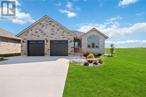 3904 Arie Court, Plympton-Wyoming, ON - Outdoor With Facade