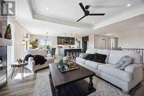 3904 Arie Court, Plympton-Wyoming, ON - Indoor Photo Showing Living Room