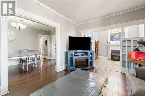 613 Broadway Street, Plympton-Wyoming, ON - Indoor Photo Showing Living Room With Fireplace