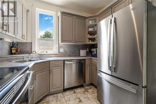 613 Broadway Street, Plympton-Wyoming, ON - Indoor Photo Showing Kitchen With Double Sink