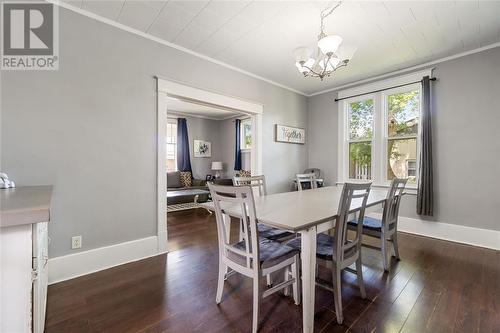 613 Broadway Street, Plympton-Wyoming, ON - Indoor Photo Showing Dining Room