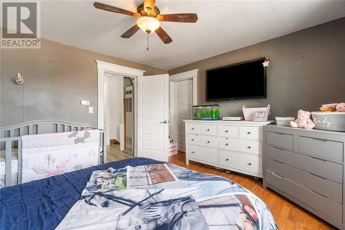 613 Broadway Street, Plympton-Wyoming, ON - Indoor Photo Showing Bedroom