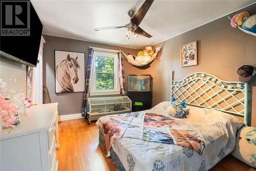 613 Broadway Street, Plympton-Wyoming, ON - Indoor Photo Showing Bedroom