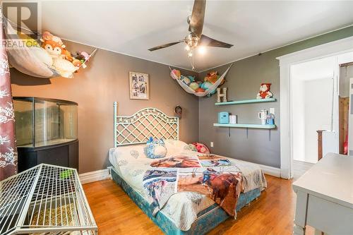 613 Broadway Street, Plympton-Wyoming, ON - Indoor Photo Showing Bedroom