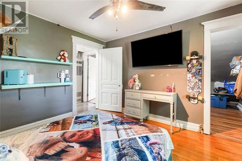 613 Broadway Street, Plympton-Wyoming, ON - Indoor Photo Showing Bedroom