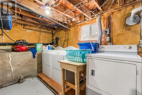 613 Broadway Street, Plympton-Wyoming, ON - Indoor Photo Showing Laundry Room