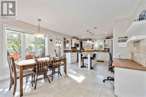 322 Sawgrass Place, Sarnia, ON - Indoor Photo Showing Dining Room