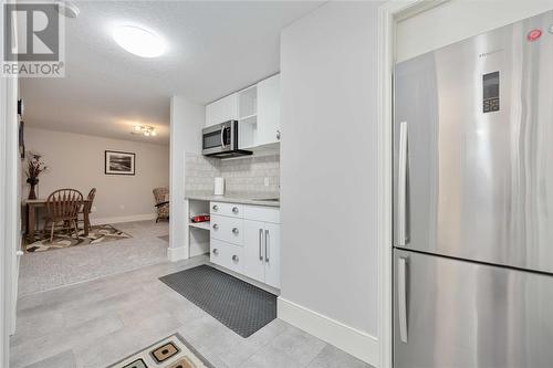 322 Sawgrass Place, Sarnia, ON - Indoor Photo Showing Kitchen