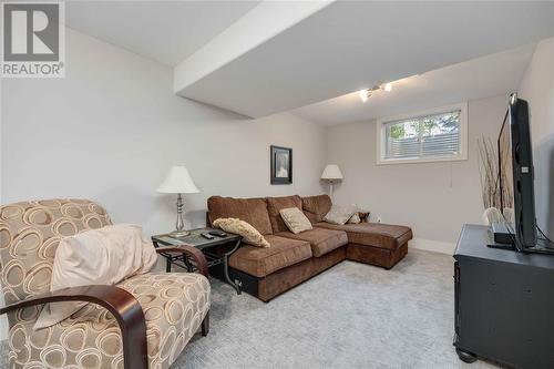 322 Sawgrass Place, Sarnia, ON - Indoor Photo Showing Living Room