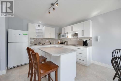 322 Sawgrass Place, Sarnia, ON - Indoor Photo Showing Kitchen