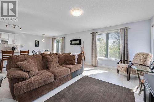 322 Sawgrass Place, Sarnia, ON - Indoor Photo Showing Living Room